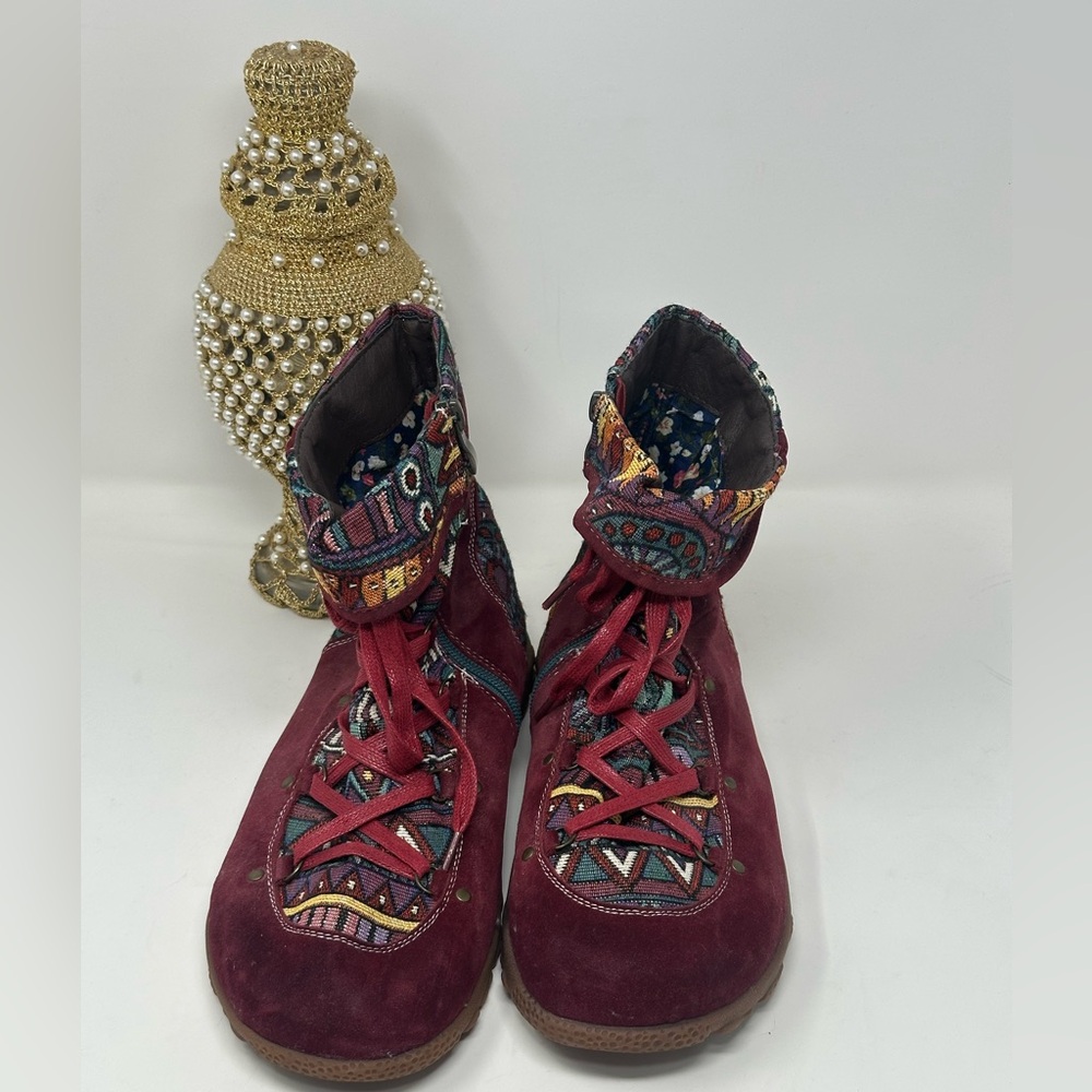 SOLD!      Stylish Red Boho Patterned Women's Boots- Womens 9